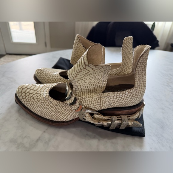 Freebird Blade Western Booties Cream Embossed Leather Size 9 - Picture 5 of 9